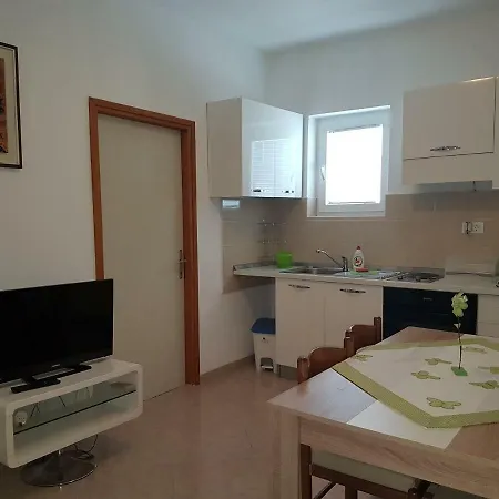Apartman More 公寓